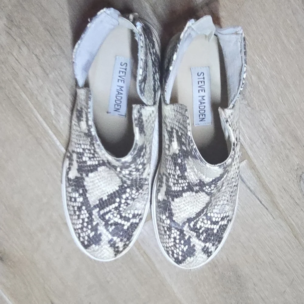 Steve Madden Monochrome Snake Pattern Sneakers